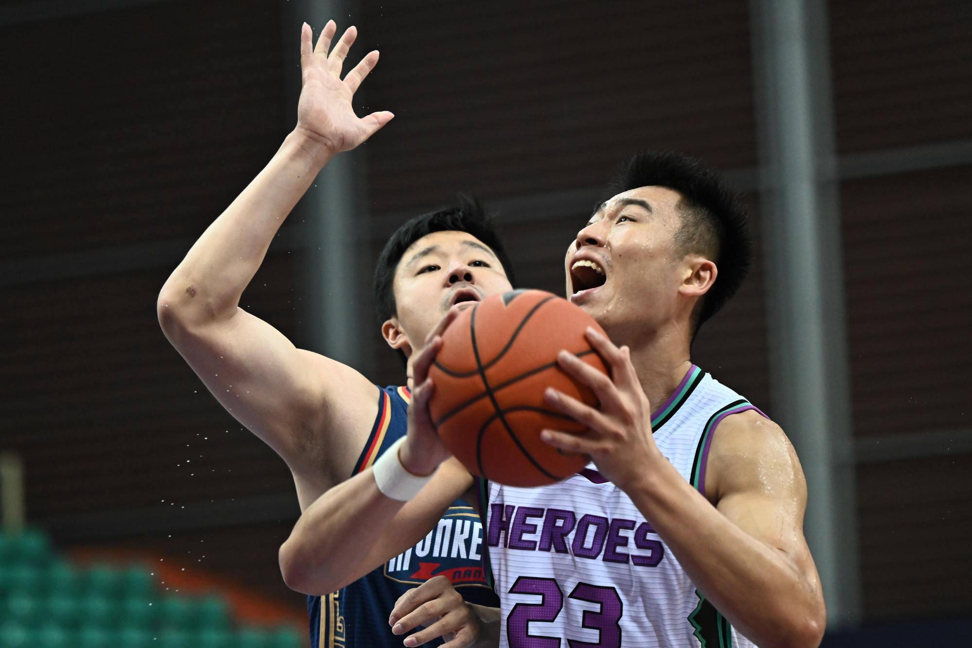 羽毛球赛场再起风云：漠南青龙队击败祁连火狐队，脚步移动更到位逆风翻盘的范本的简单介绍-九游官方网站